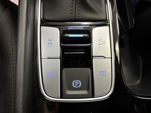 Used 2024 Hyundai Santa Cruz SE image 32