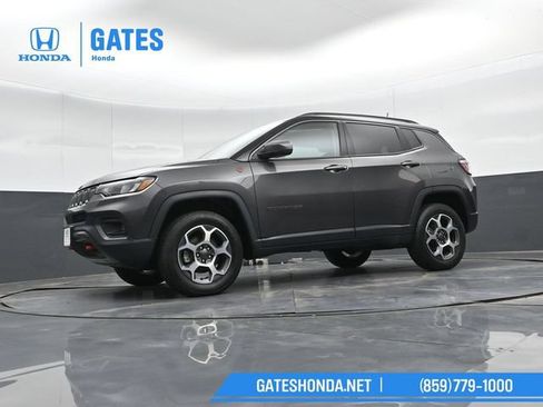 Used 2022 Jeep Compass Trailhawk w/ Trailhawk Convenience Group AWD/4WD image 39