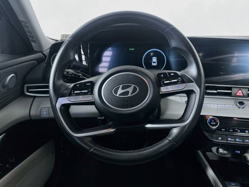 Used 2025 Hyundai Elantra Limited FWD image 18