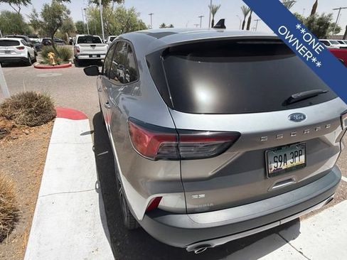 Used 2022 Ford Escape SE w/ SE Sport Appearance Package FWD image 3