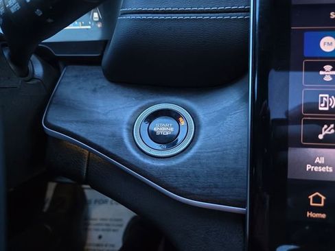 Used 2024 Jeep Grand Cherokee Limited w/ Black Appearance Package image 21