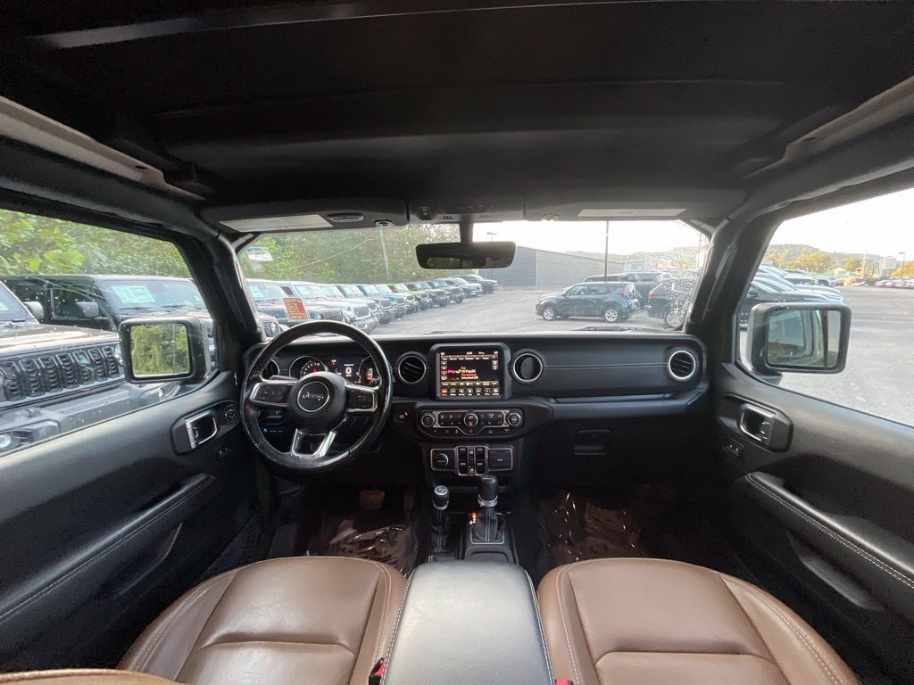 Used 2023 Jeep Wrangler Unlimited Sahara w/ Cold Weather Group AWD/4WD image 16