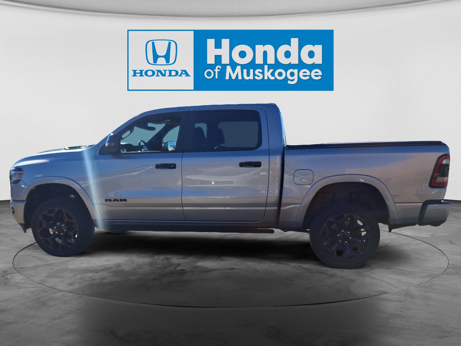 Used 2024 RAM 1500 Limited AWD/4WD image 8