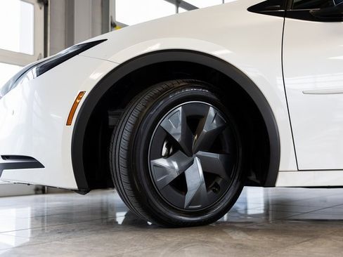 Certified 2023 Toyota Prius LE image 8