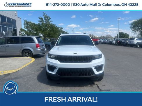 Used 2024 Jeep Grand Cherokee Limited w/ Black Appearance Package AWD/4WD image 9