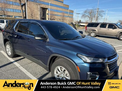 Certified 2022 Chevrolet Traverse LS image 1