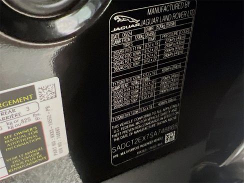 Used 2025 Jaguar F-PACE R-Dynamic S image 33