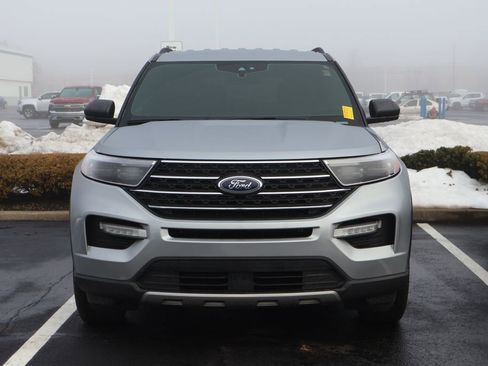 Used 2022 Ford Explorer XLT w/ Equipment Group 202A image 2