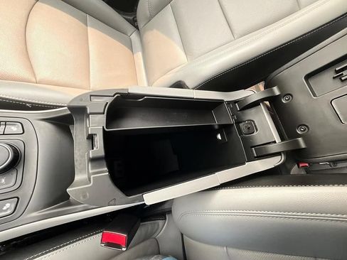 Used 2022 GMC Terrain SLT w/ Infotainment Package II FWD image 27