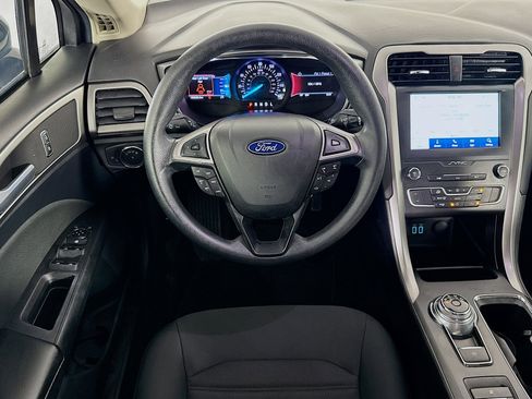 Used 2020 Ford Fusion SE FWD image 16