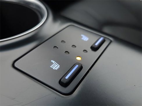 Used 2018 Toyota Camry XSE image 32