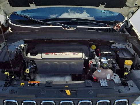 Used 2017 Jeep Renegade Sport w/ Power & Air Group FWD image 22