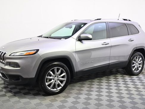 Used 2018 Jeep Cherokee Limited w/ Trailer Tow Group AWD/4WD image 2