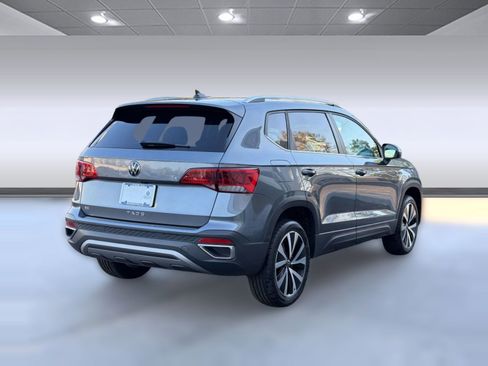Used 2024 Volkswagen Taos SE image 9