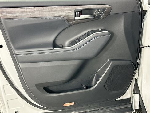 Used 2022 Toyota Highlander Platinum image 19