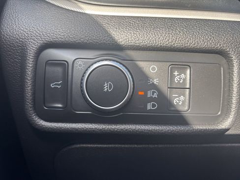 Used 2020 Ford Explorer XLT w/ Equipment Group 202A image 27