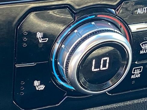 Used 2024 GMC Sierra 1500 SLT image 17