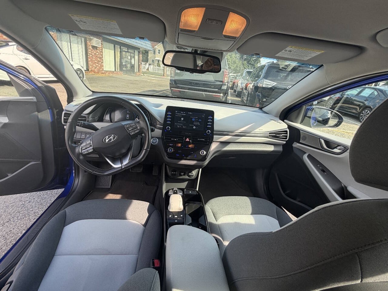 Used 2020 Hyundai Ioniq SE FWD image 37