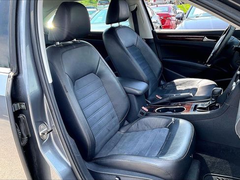 Used 2013 Volkswagen Passat TDI SEL Premium FWD image 7