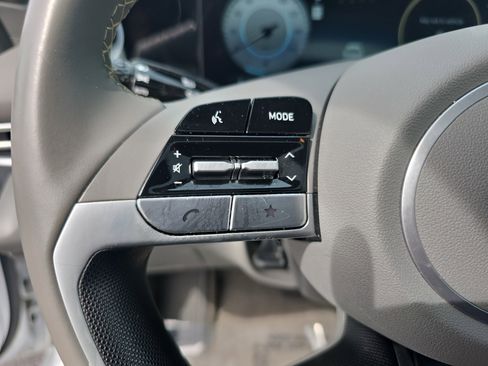 Used 2025 Hyundai Elantra SEL image 17