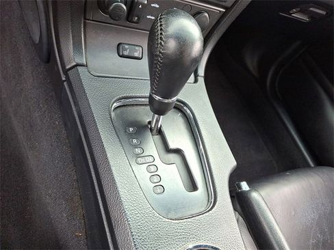 Used 2005 Ford Thunderbird image 19