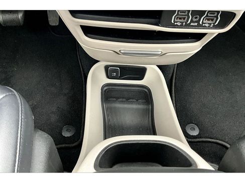 Certified 2024 Chrysler Pacifica Touring-L FWD image 31