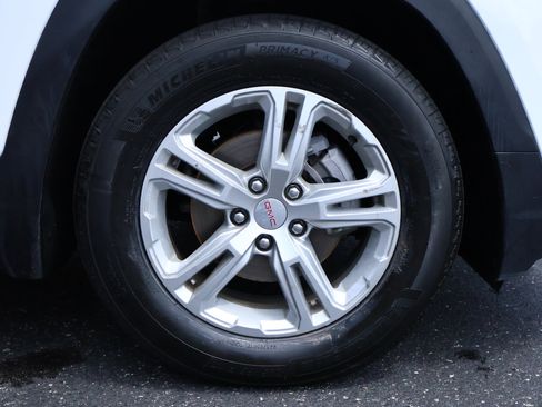 Used 2024 GMC Terrain SLE FWD image 21