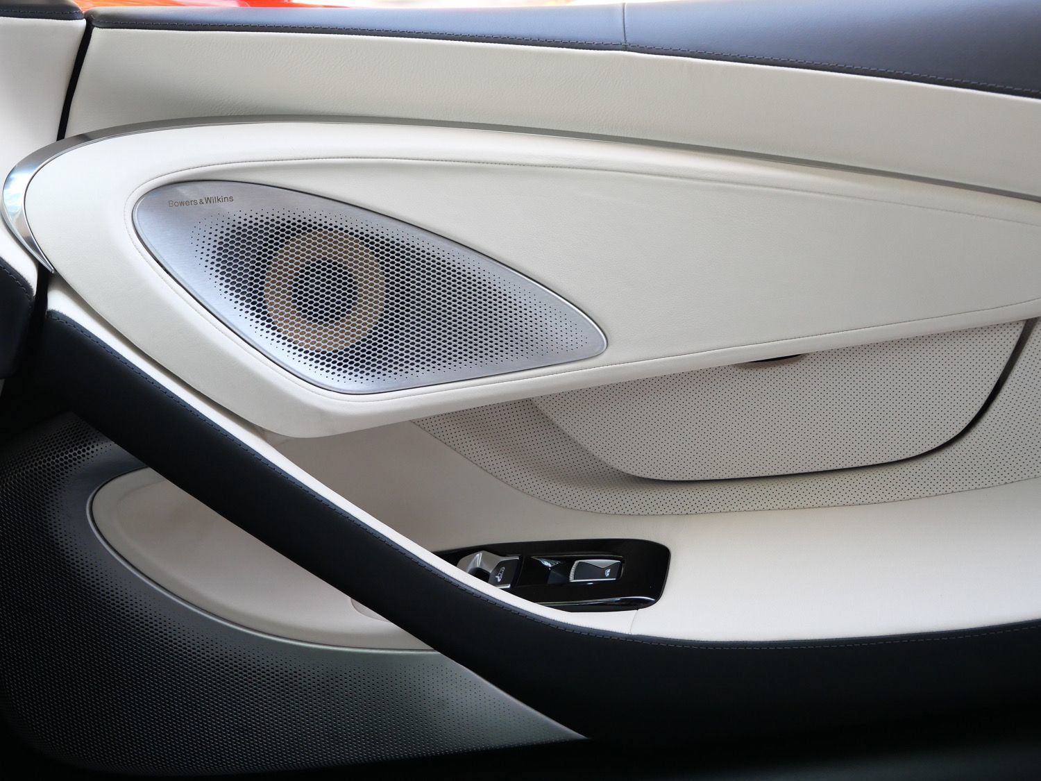 Used 2023 McLaren GT RWD image 18