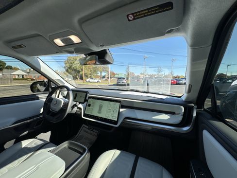 Used 2024 Rivian R1S Adventure image 29