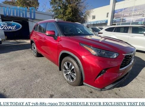 Used 2022 Toyota Highlander XLE image 6