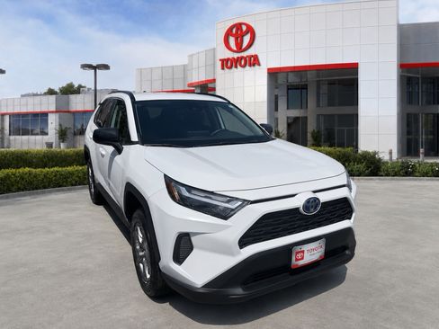 Used 2023 Toyota RAV4 LE AWD/4WD image 1