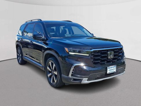 Certified 2025 Honda Pilot Touring image 2