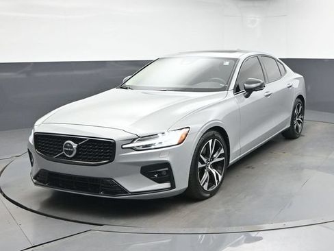 Used 2025 Volvo S60 B5 Plus FWD image 3