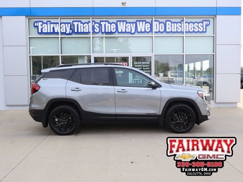 Used 2023 GMC Terrain SLT w/ Infotainment Package II AWD/4WD image 1