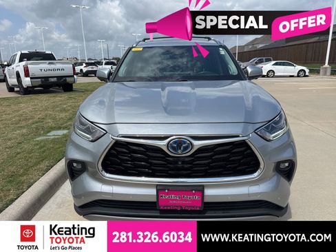 Used 2024 Toyota Highlander Platinum AWD/4WD image 2