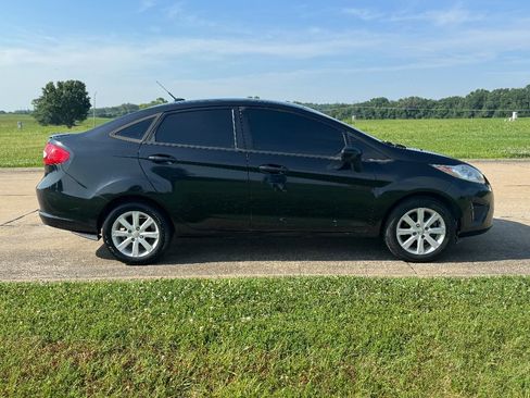 Used 2011 Ford Fiesta SE w/ 203A Rapid Spec Order Code image 6