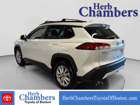 Used 2023 Toyota Corolla Cross LE w/ Moonroof Package AWD/4WD image 3