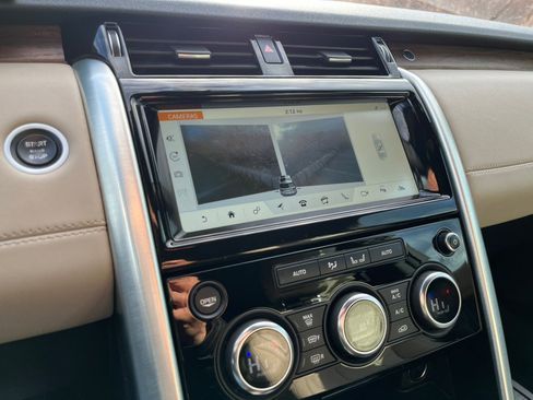 Used 2018 Land Rover Discovery HSE image 30