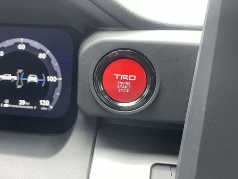 Used 2025 Toyota Tacoma TRD Sport AWD/4WD image 32