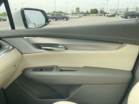Used 2021 Cadillac XT5 Premium Luxury AWD/4WD image 23