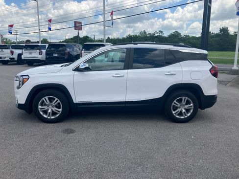 Used 2022 GMC Terrain SLE w/ Driver Convenience Package FWD image 4
