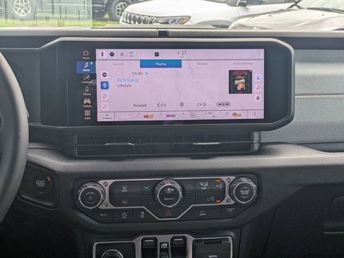 New 2025 Jeep Gladiator Sport image 16