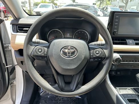 Used 2019 Toyota RAV4 XLE FWD image 21