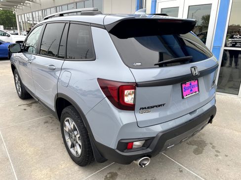 Used 2023 Honda Passport TrailSport image 2