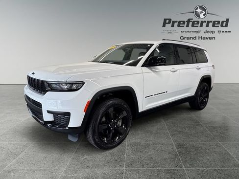 Used 2023 Jeep Grand Cherokee L Laredo AWD/4WD image 12