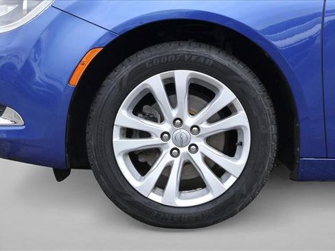 Used 2015 Chrysler 200 Limited FWD image 9