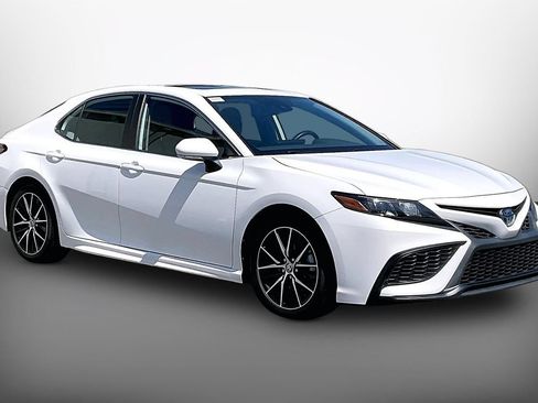 Used 2024 Toyota Camry SE w/ Audio Upgrade Package FWD image 2