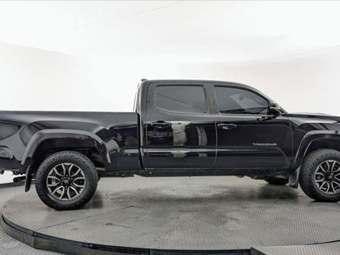 Used 2022 Toyota Tacoma TRD Sport w/ TRD Premium Sport Package AWD/4WD image 9