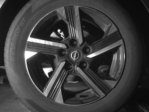 Used 2025 Nissan Sentra SV image 15