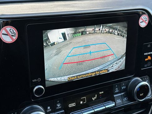 Used 2024 Toyota Highlander XLE image 19